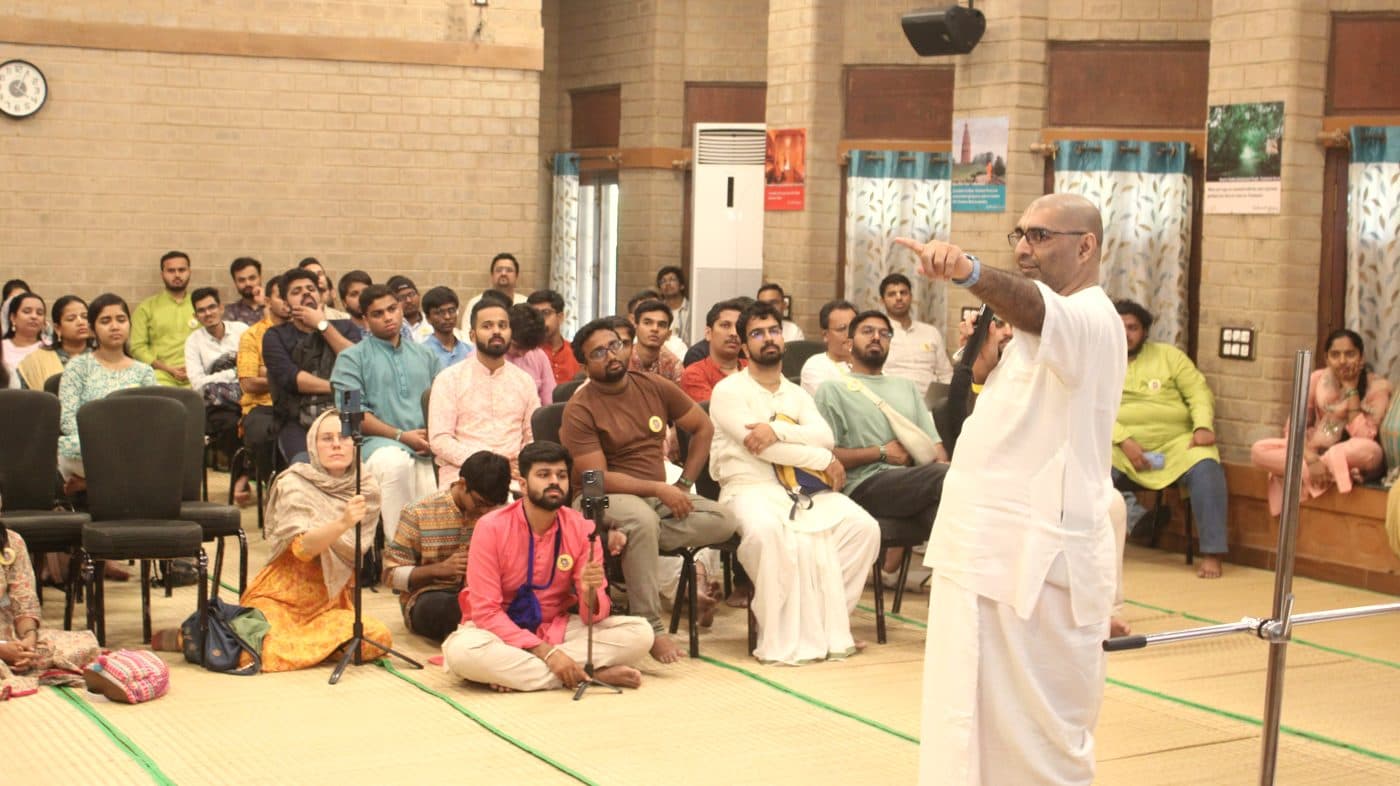 Alumni at an interactive session